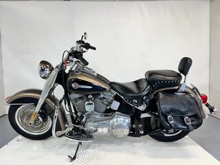 2006 Harley-Davidson Fat Boy, бежевый, 580000 рублей, вид 2