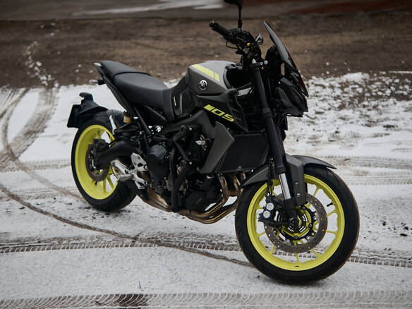 2017 Yamaha MT-09 (FZ-09), серый, 999999 рублей - вид 1