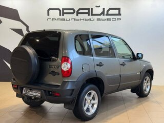 2017 Chevrolet Niva I Рестайлинг, серый, 729900 рублей, вид 2