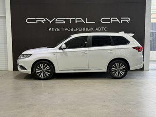2022 Mitsubishi Outlander III Рестайлинг 3, белый, 2800000 рублей, вид 4