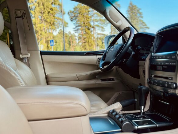 2010 Lexus LX 570 III, белый, 2590000 рублей - вид 12