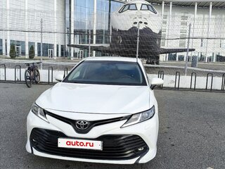 2018 Toyota Camry VIII (XV70), белый, 1800000 рублей, вид 3