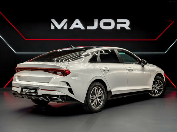 2022 Kia K5 III, белый, 2425000 рублей - вид 4