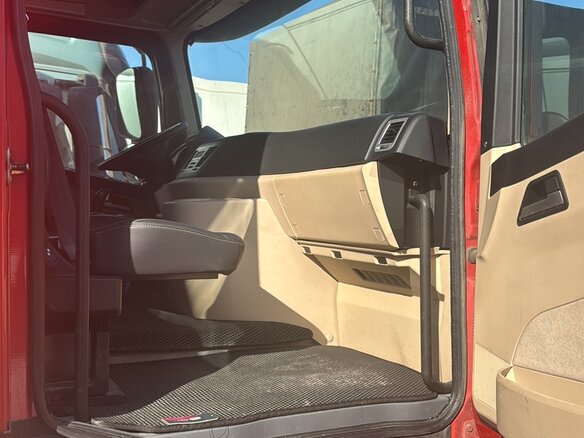 2023 Beiben (North Benz) 2648S, красный, 2798000 рублей - вид 5