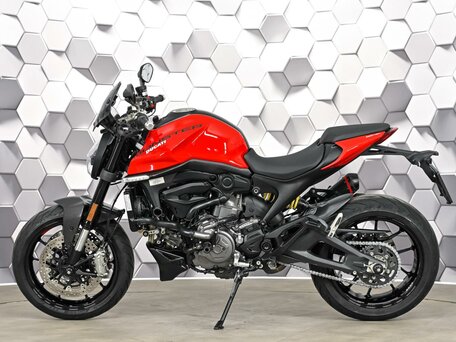 2021 Ducati Monster 937, красный, 819000 рублей, вид 4