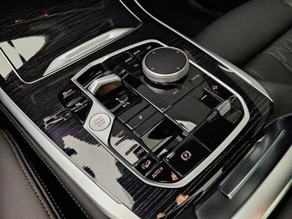 2026 BMW X7 40d I (G07) Рестайлинг, серый - вид 13