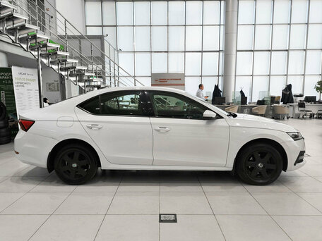 2021 Skoda Octavia IV (A8), белый, 1680000 рублей, вид 4