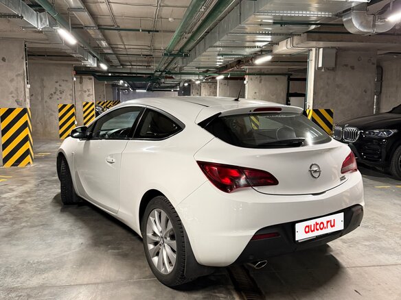 2012 Opel Astra GTC J Рестайлинг, белый, 700000 рублей - вид 2
