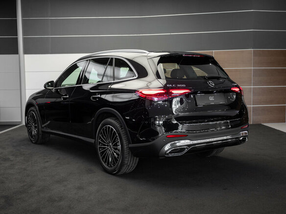2026 Mercedes-Benz GLC 300 II (X254), чёрный, 9550000 рублей - вид 1