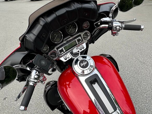 2010 Harley-Davidson Electra Glide, красный, 1150000 рублей - вид 21
