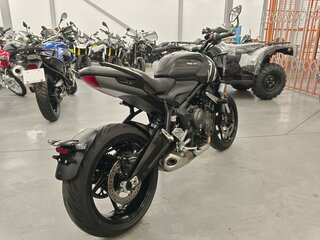 2023 Triumph Trident 660, чёрный, 860000 рублей, вид 3