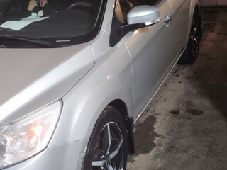 2010 Ford Focus II Рестайлинг, серебристый, 790000 рублей, вид 4
