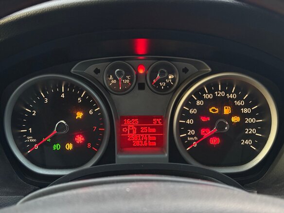 2011 Ford Focus II Рестайлинг, серебристый - вид 10