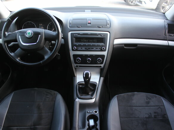 2011 Skoda Octavia II (A5) Рестайлинг, серебристый, 630000 рублей - вид 6
