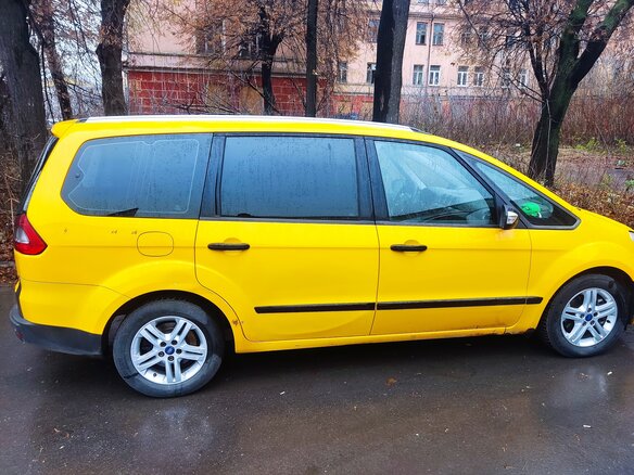 2014 Ford Galaxy II Рестайлинг, жёлтый, 670000 рублей - вид 3