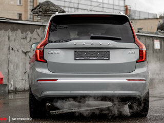 2026 Volvo XC90 B5 II Рестайлинг 2, серый, 10700000 рублей, вид 3