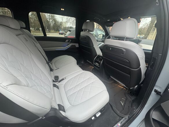 2022 BMW X7 40i I (G07) Рестайлинг, серый, 7120000 рублей - вид 13