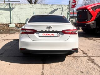 2018 Toyota Camry VIII (XV70), белый, 2520000 рублей, вид 4