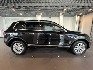 2014 Volkswagen Touareg II, чёрный, 2090000 рублей, вид 2