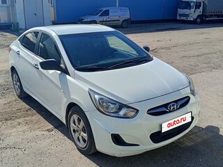 2013 Hyundai Solaris I, белый, 635000 рублей, вид 1