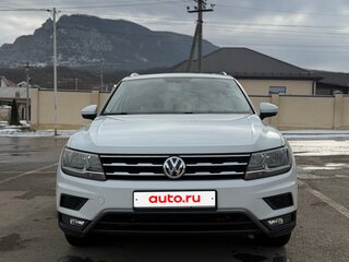2017 Volkswagen Tiguan Allspace II, белый, 2450000 рублей, вид 2