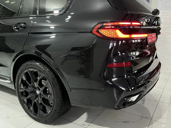 2025 BMW X7 40i I (G07) Рестайлинг, чёрный, 13758000 рублей - вид 30