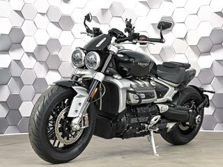 2023 Triumph Rocket 3, чёрный, 2199000 рублей, вид 2