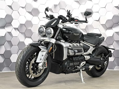 2023 Triumph Rocket 3, чёрный, 2199000 рублей, вид 2