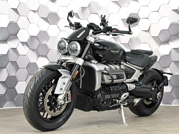 2023 Triumph Rocket 3, чёрный, 2199000 рублей - вид 1