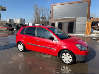 2007 Ford Fiesta Mk5, красный, 424000 рублей, вид 3