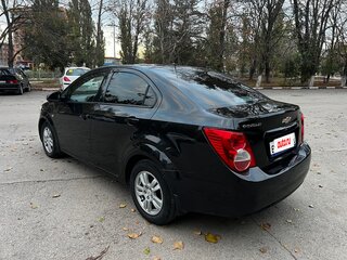 2014 Chevrolet Aveo II, чёрный, 750000 рублей, вид 3