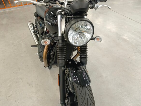 2023 Triumph Speed Twin, чёрный, 930000 рублей - вид 8