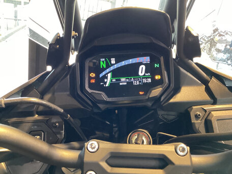 2025 Kawasaki Versys 650, зелёный, 768000 рублей, вид 3