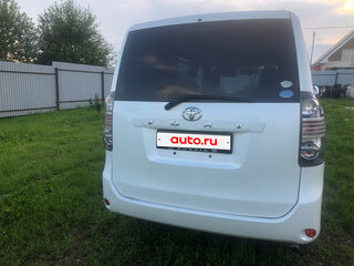 2008 Toyota Voxy II (R70), белый, 1111111 рублей, вид 3