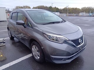 2020 Nissan Note II Рестайлинг, серебристый, 700000 рублей, вид 1