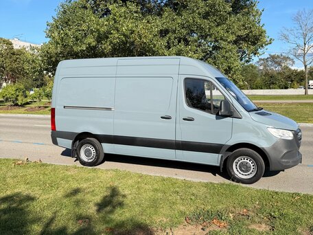 2021 Mercedes-Benz Sprinter, серый, 4750000 рублей, вид 2