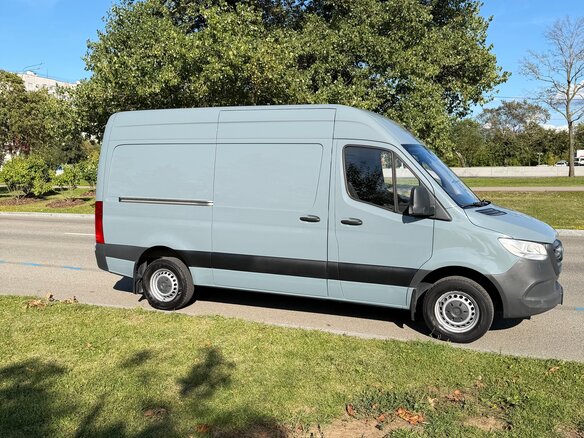 2021 Mercedes-Benz Sprinter, серый, 4750000 рублей - вид 1