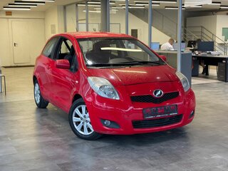 2009 Toyota Yaris II Рестайлинг, красный, 630000 рублей, вид 3