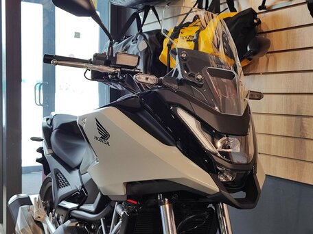 2025 Honda NC 750X, серый, 1499900 рублей, вид 4