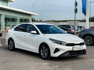 2022 Kia K3 II Рестайлинг, белый, 2197000 рублей, вид 3
