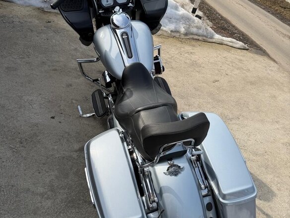 2022 Harley-Davidson Road Glide, серебристый, 2100000 рублей - вид 3