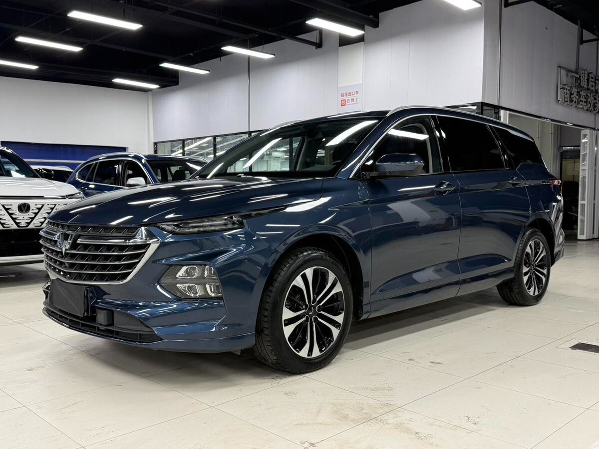 Открыть фотографии: Wuling Victory