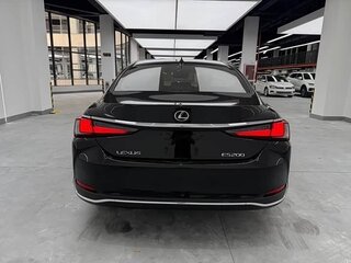 2022 Lexus ES 200 VII Рестайлинг, чёрный, 4200000 рублей, вид 3