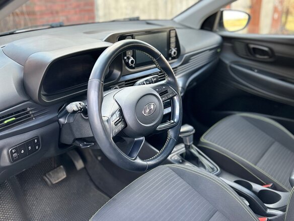 2021 Hyundai i20 MHEV III, белый, 1580000 рублей - вид 12