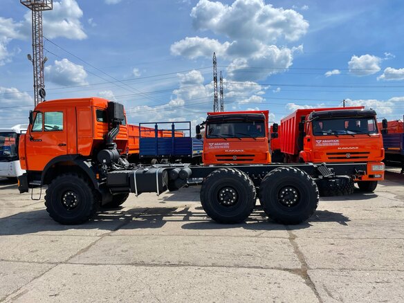 2026 КамАЗ 43118, красный, 5900000 рублей - вид 5