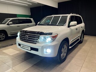 2014 Toyota Land Cruiser 200 Series Рестайлинг 1, белый, 4800000 рублей, вид 3