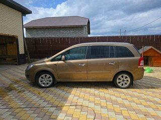 2013 Opel Zafira B Рестайлинг, бежевый, 690000 рублей, вид 3