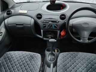 2001 Toyota Vitz I (P10), розовый, 370000 рублей, вид 5
