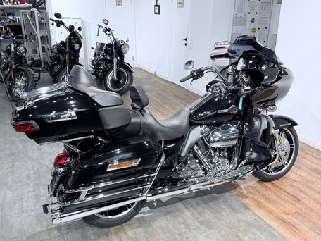 2023 Harley-Davidson Road Glide Limited, чёрный, 3999000 рублей, вид 4