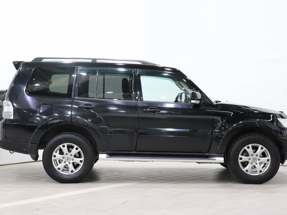 2014 Mitsubishi Pajero IV Рестайлинг 2, чёрный - вид 3